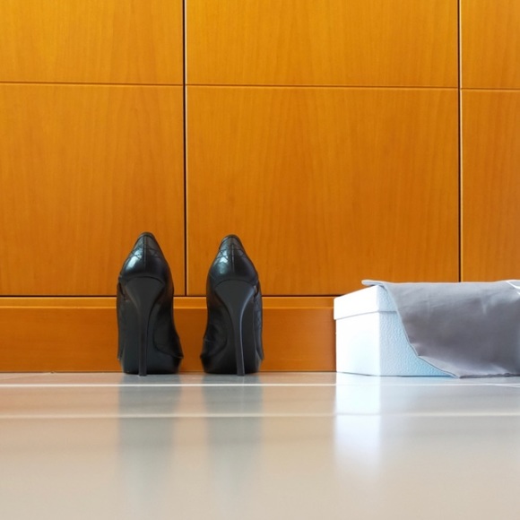 “ Dior” black heels with the “brands metal letters “. - Picture 9 of 10